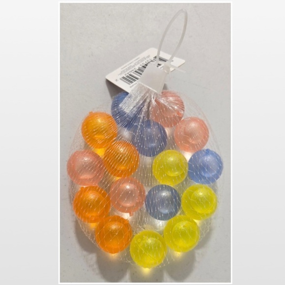 New Reusable Ice Cubes Round 16 Count Colorful NWT - Picture 3 of 6